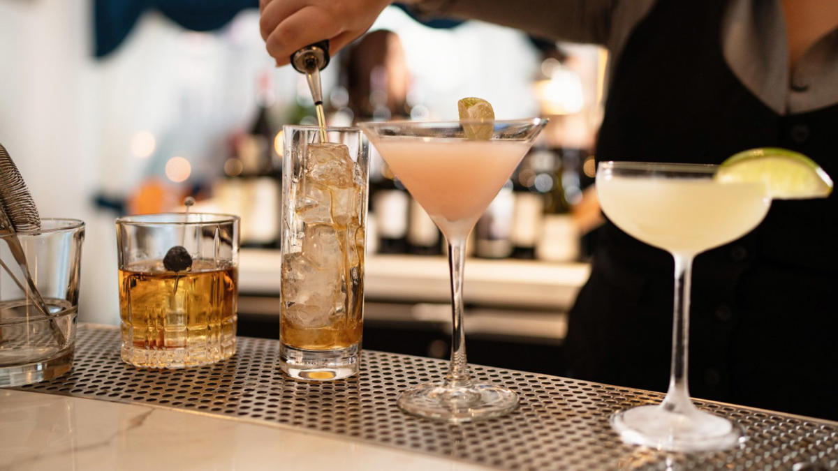 Giggly Champagne & Wine Bar Milwaukee, WI 53202