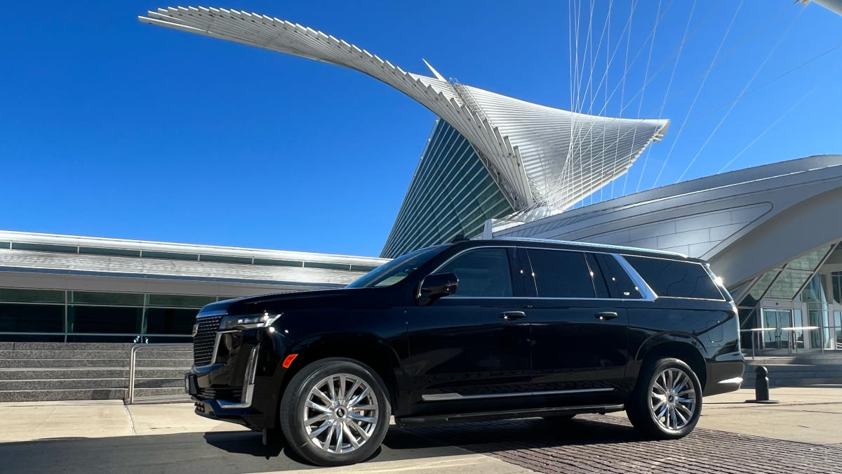 Luxury SUV Rides Milwaukee