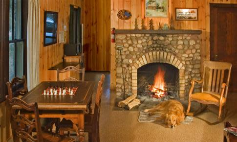 Black's Cliff Resort | Hazelhurst, WI 54531