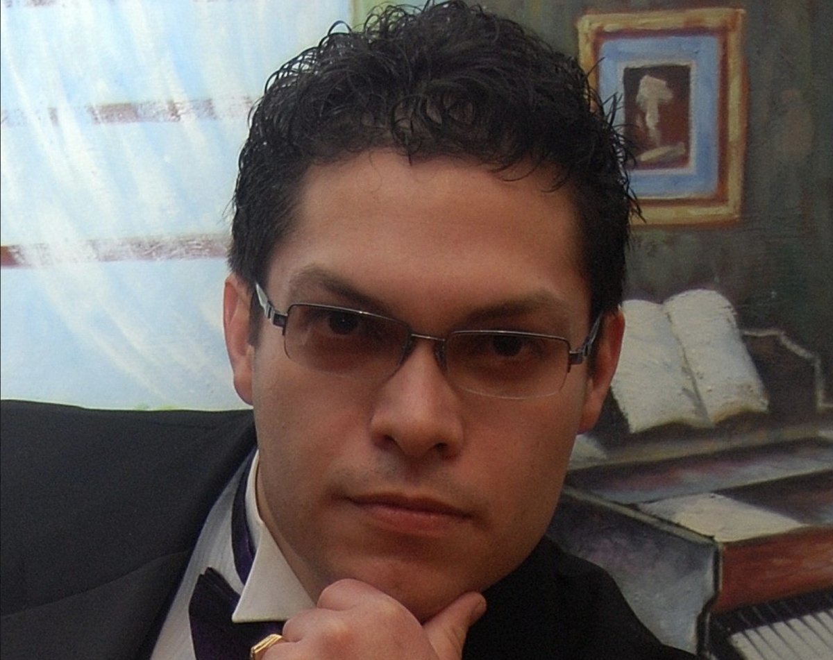 Elliot Rockin' Ricci | Tiverton, RI | Discover Newport