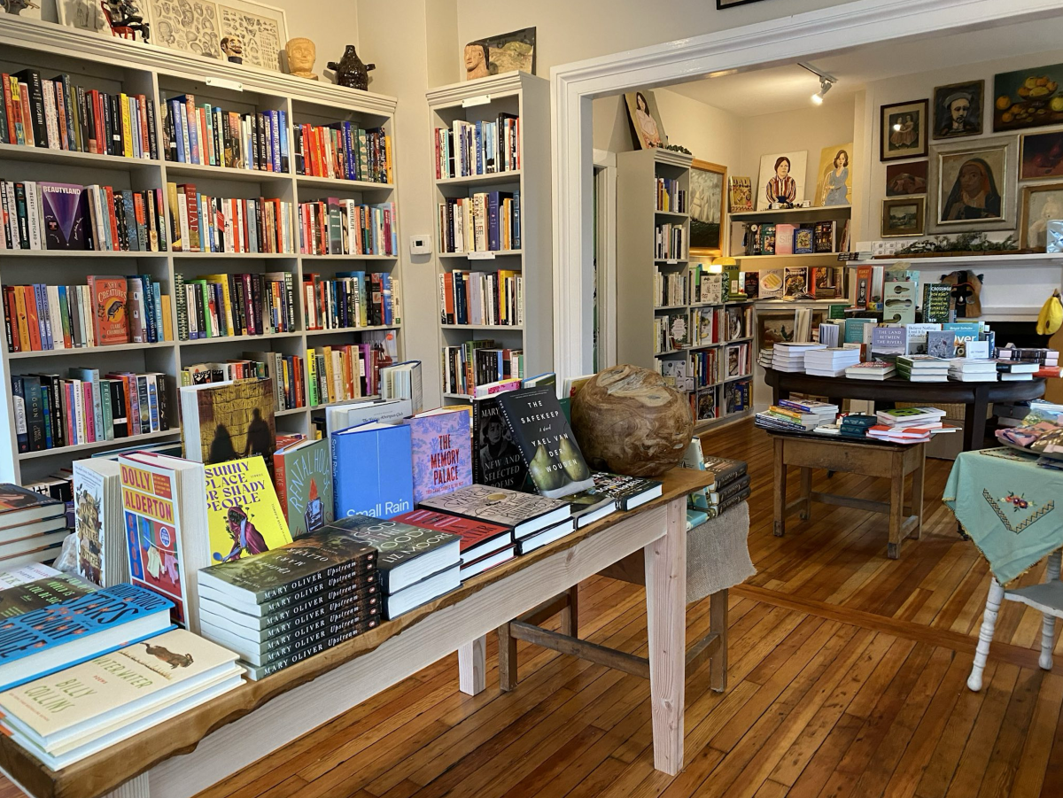 Bookstore Romance Day at The Yellow House | Tiverton, RI | Discover Newport