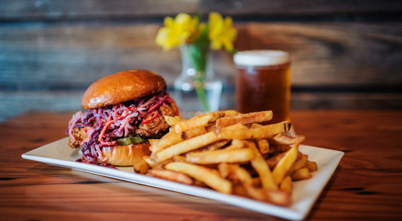 Chomp Kitchen & Drinks | Warren, RI | Discover Newport