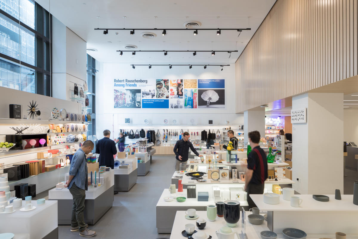 新春初売り MoMA Design Store - Midtown | Manhattan, NY 10019 トップス