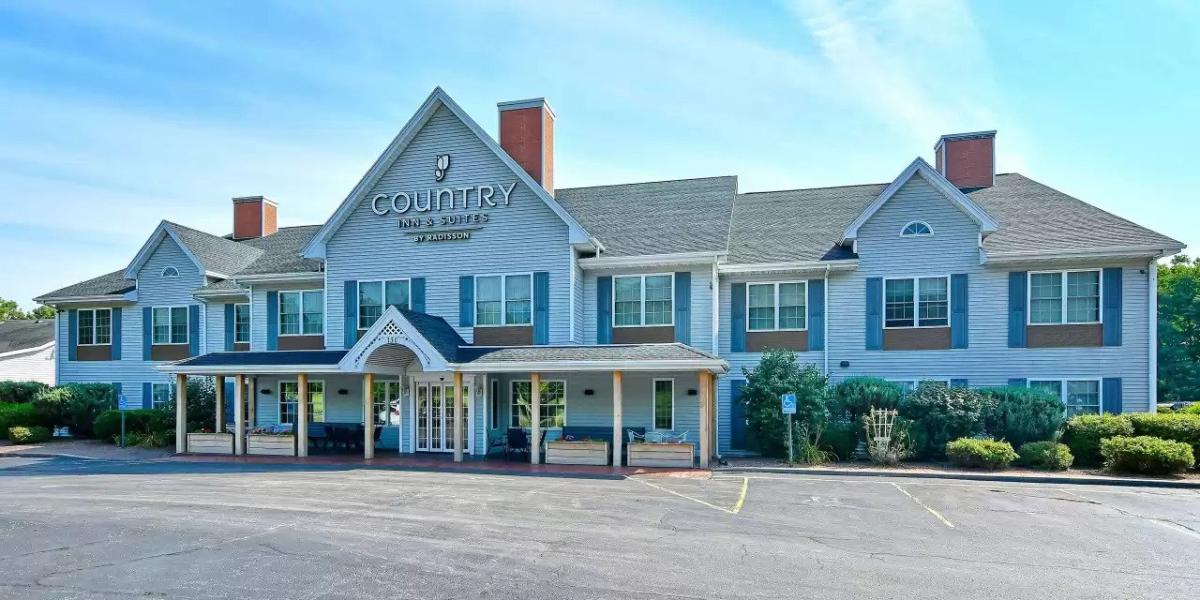 Country Inn & Suites | Mount Morris, NY 14510
