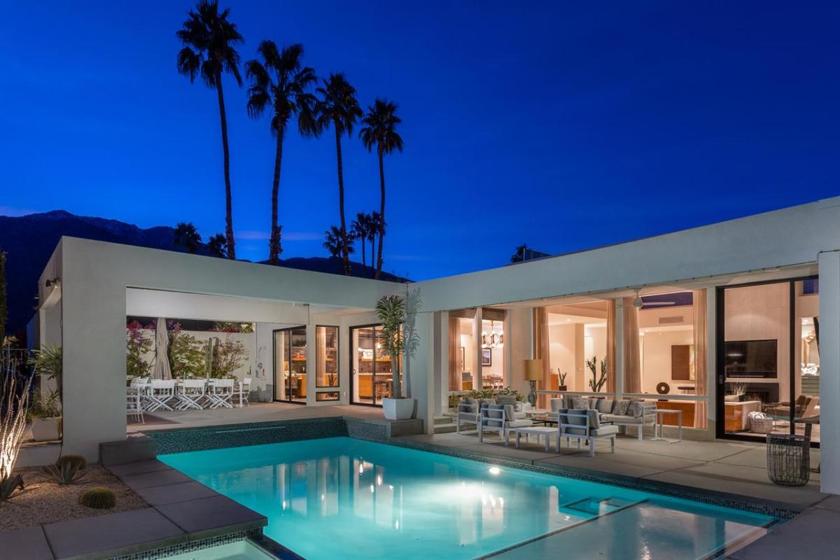 XOXO Palm Springs Luxury Executive Home! 3BD/4BA. Hosted by Acme