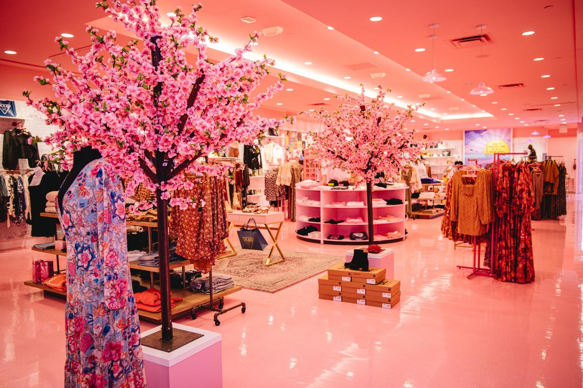 Rolling Rack Boutique Tempe Marketplace Tempe AZ, 85281