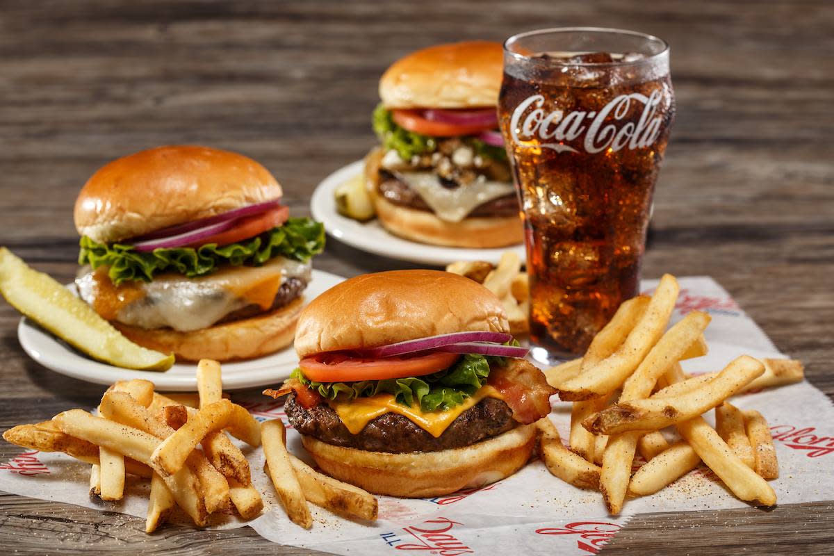 Glory Days Gainesville VA: Why This Neighborhood Spot Still Wins