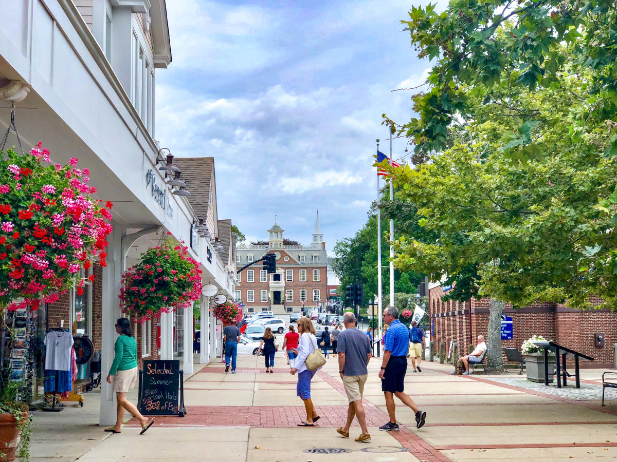 Newport Visitor Information Center — Community Resources in Newport