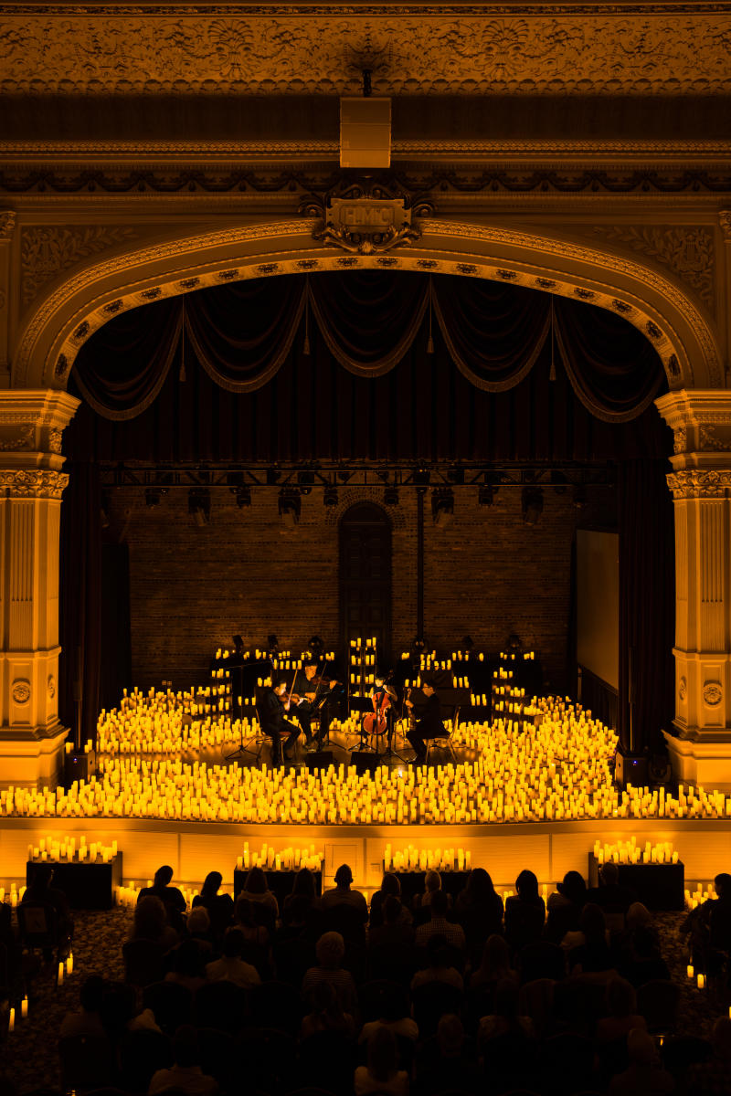 Candlelight: Christmas Classics