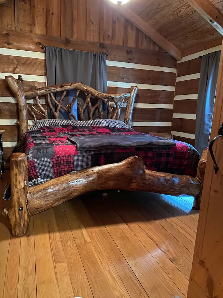 Shenandoah River Front, hot tub, fireplace, cabin