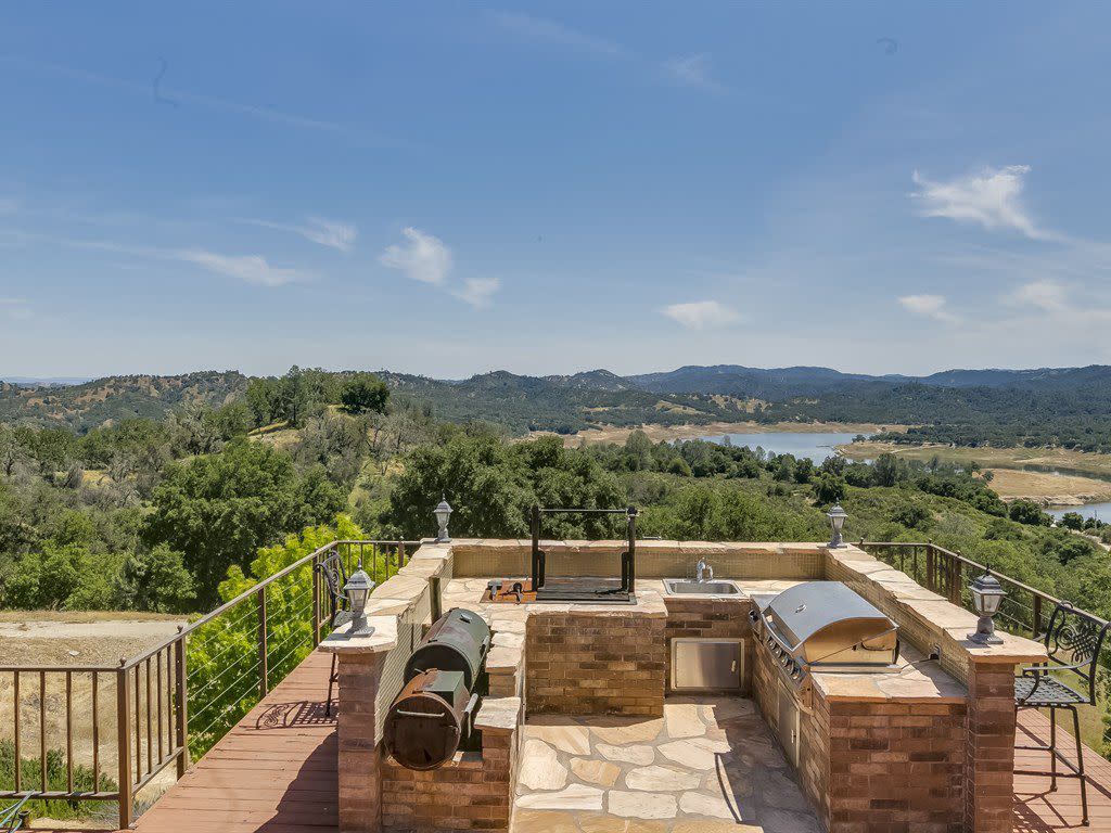 Lake Nacimiento Hilltop Estate