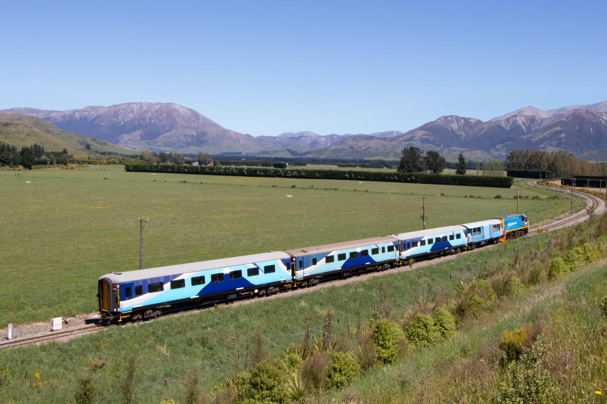 The Mainlander Train