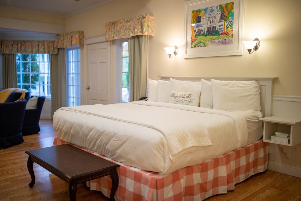 Colonial Inn | West Michigan Tourist Association