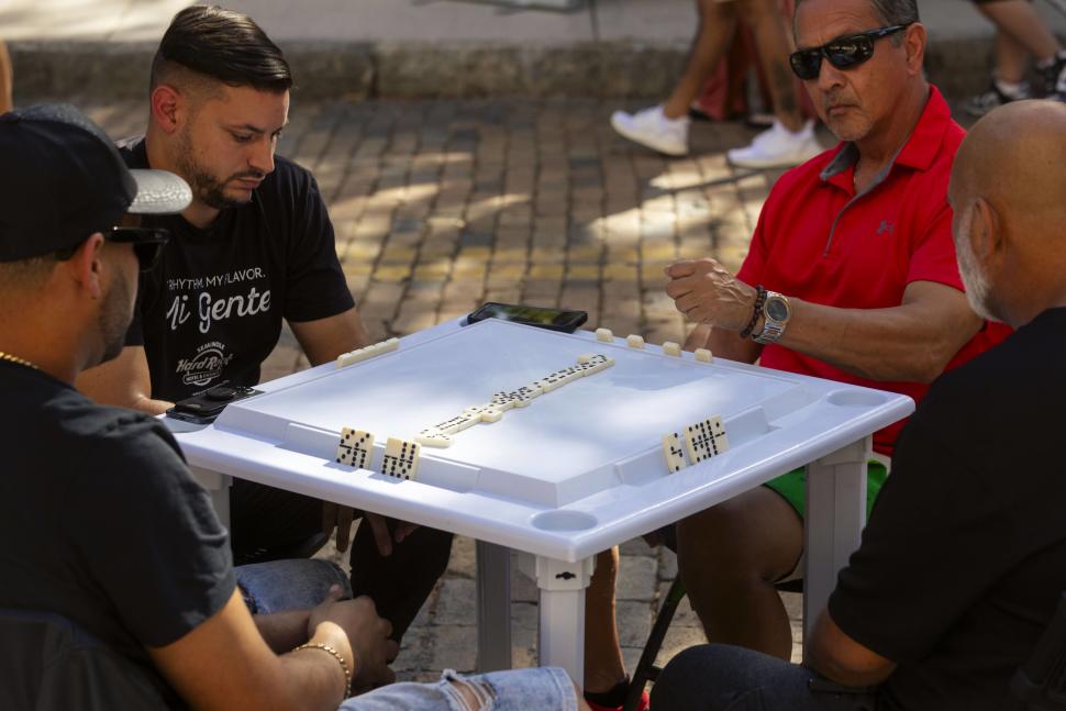 Dominoes