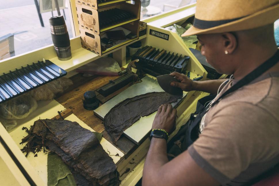Cigar Roller
