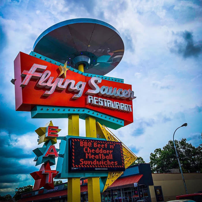 Flying-Saucer-Restaurant-