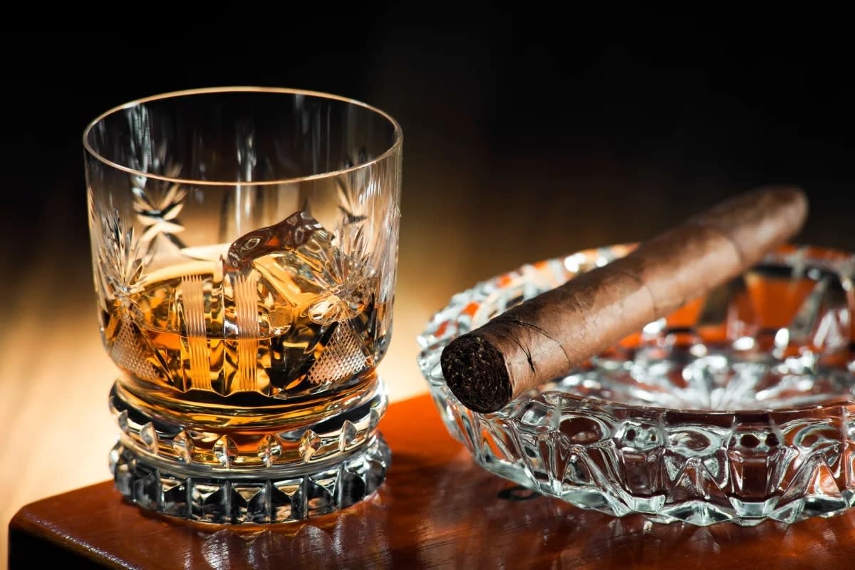 260 tobacco & fine spirits Cigar & Fine Spirits