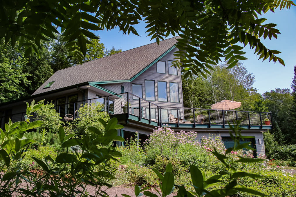 Artesian House Bed & Breakfast
