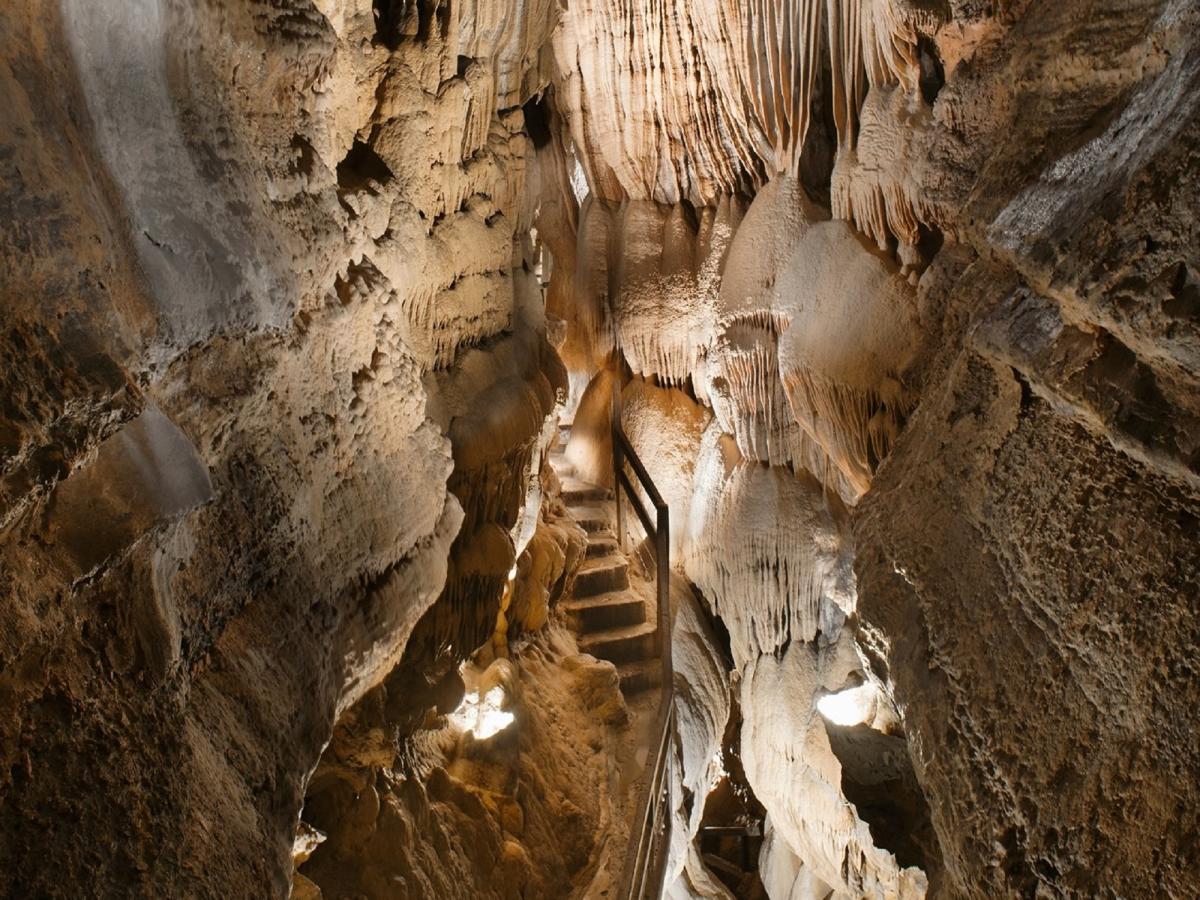 Talking Rocks Cave Talking Rocks Cavern | Branson, MO