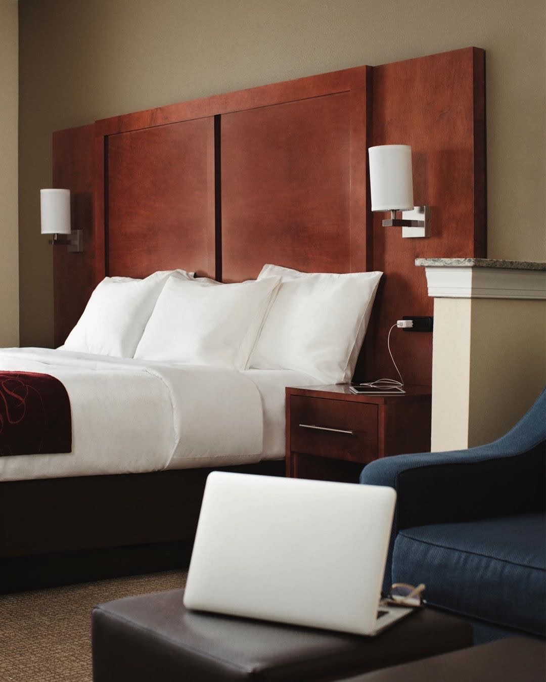 Comfort suites pillows best sale