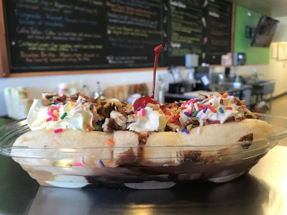 screamery-banana-split-