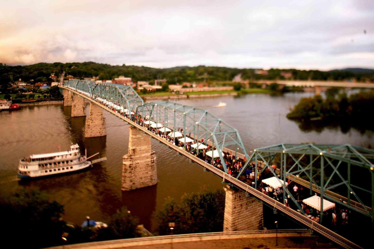 Walnut Street Pedestrian Bridge, image size:1200x800