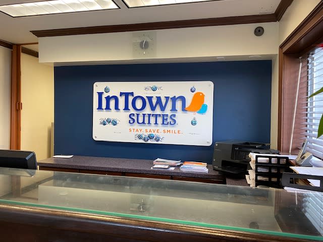 InTown Suites Extended Stay Chicago IL - Elk Grove Village