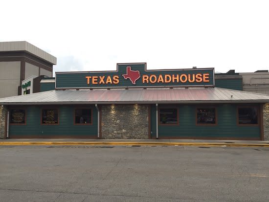 I Was a Texas Roadhouse Skeptic—Then I Went For the First Time