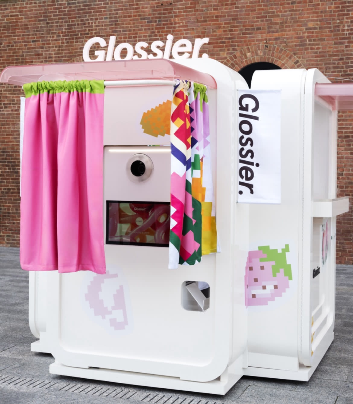 Glossier Balm DotWorld Pop Up