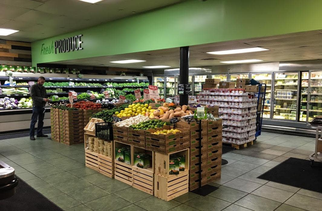 Sara's Market & Bakery