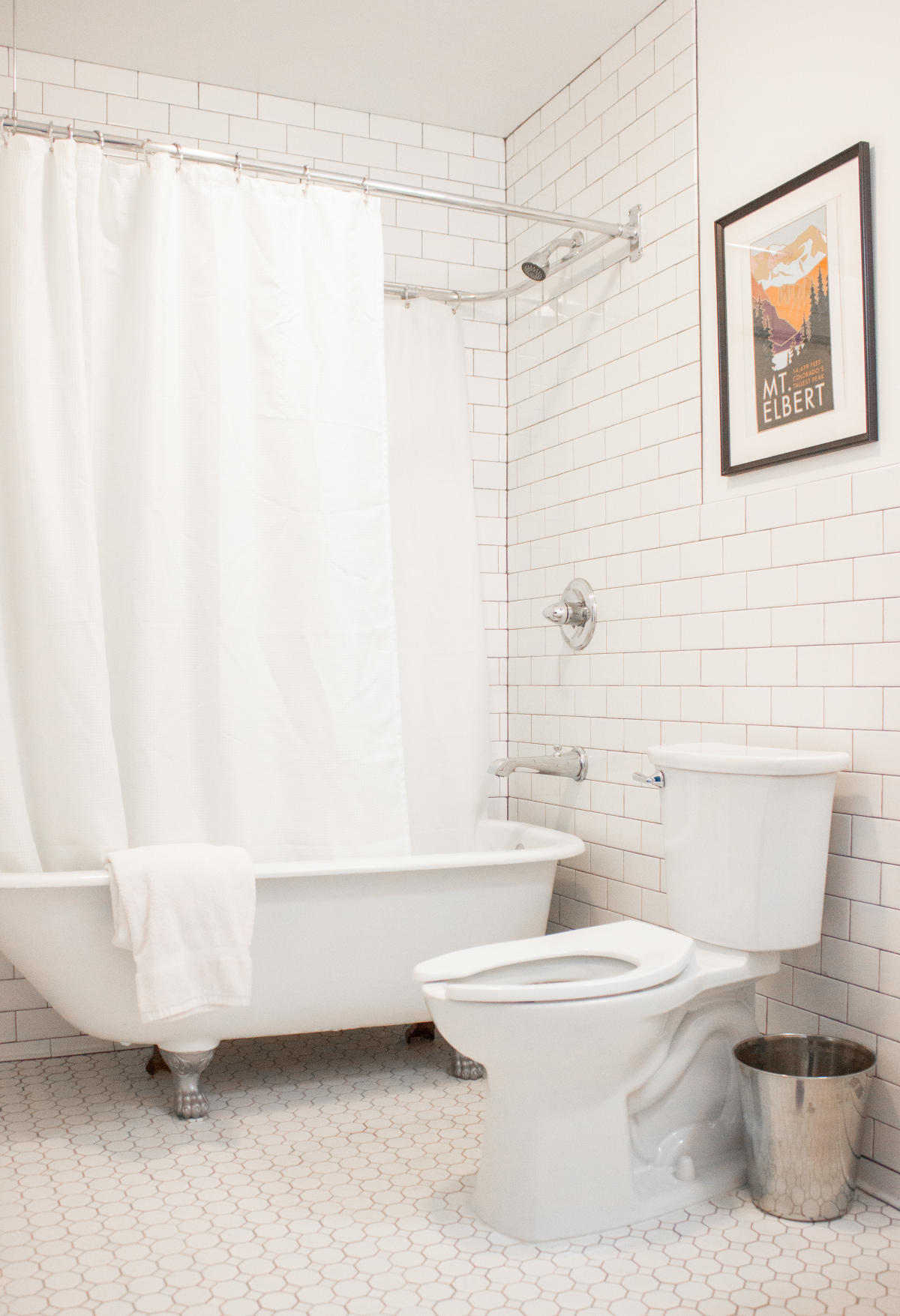 White Bath Towels — Ada Avenue Interiors