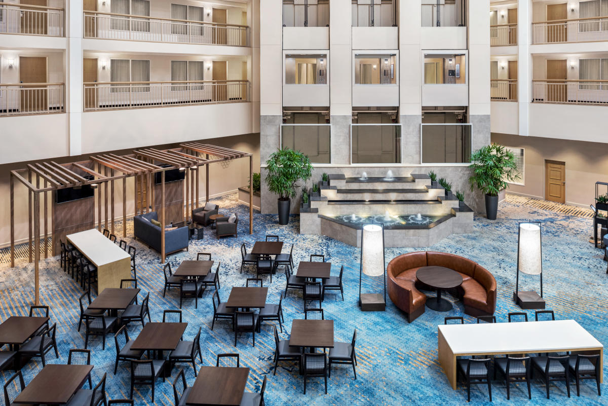 Hotel Embassy Suites by Hilton Niagara Falls/ Fallsview, Niagara Falls -  Reserving.com