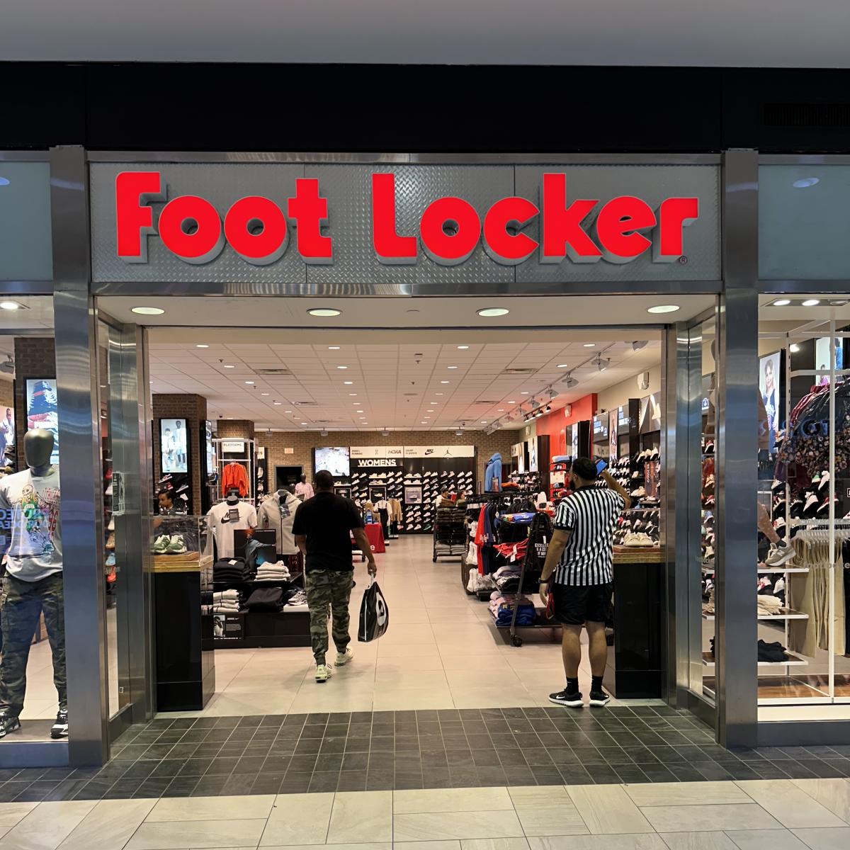 foot locker in the oak court mall