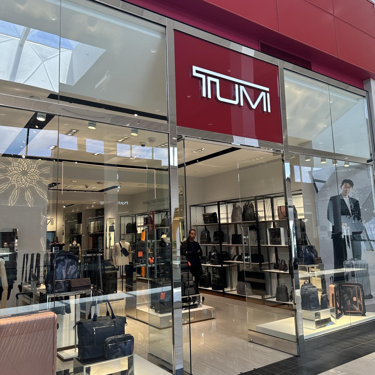 Tumi retailers near me 2025