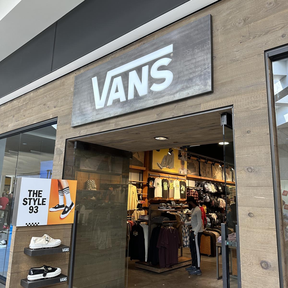 Vans up mall top