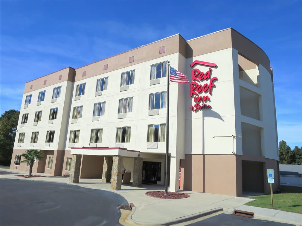 Red Roof Inn & Suites Fayetteville - Fort Bragg