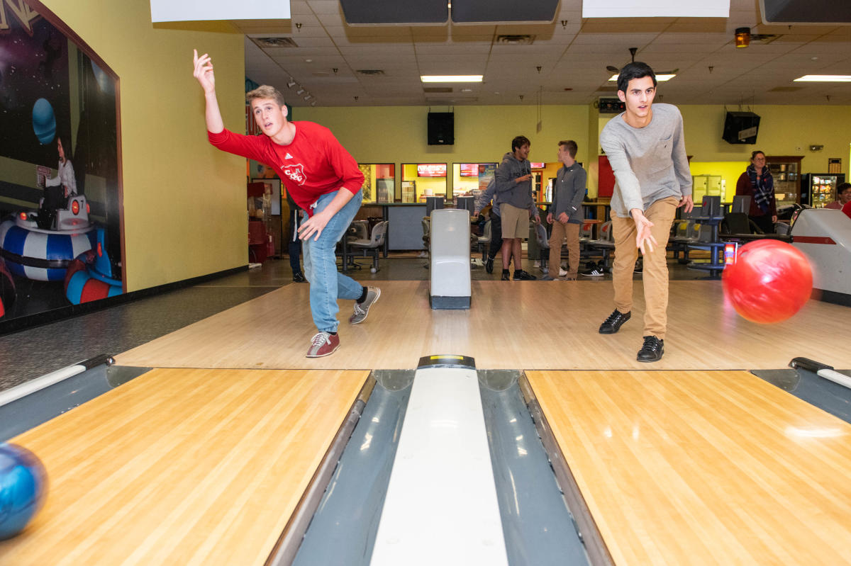 Roseland Bowl Family Fun Center