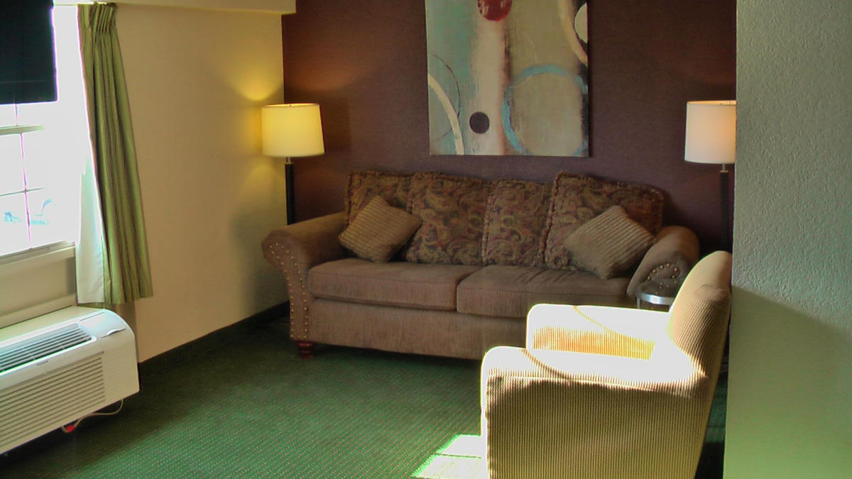 Rmv Inn River Valley Inn & Suites