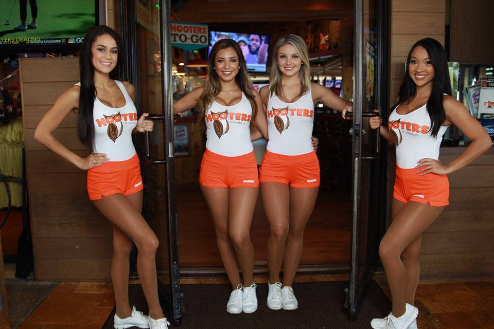 HOOTERS PEMBROKE PINES