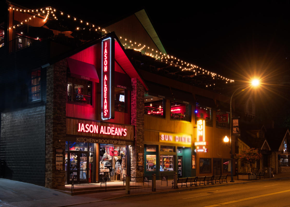 Jason Aldean #39 s Kitchen   Rooftop Bar Gatlinburg TN 37738