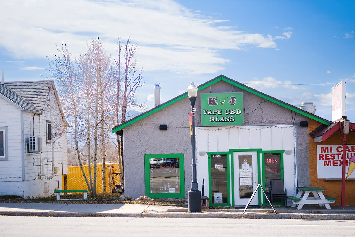 K & J Smokeshop