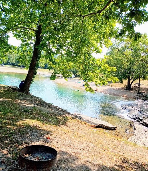 Blue Hole Park - Wikipedia