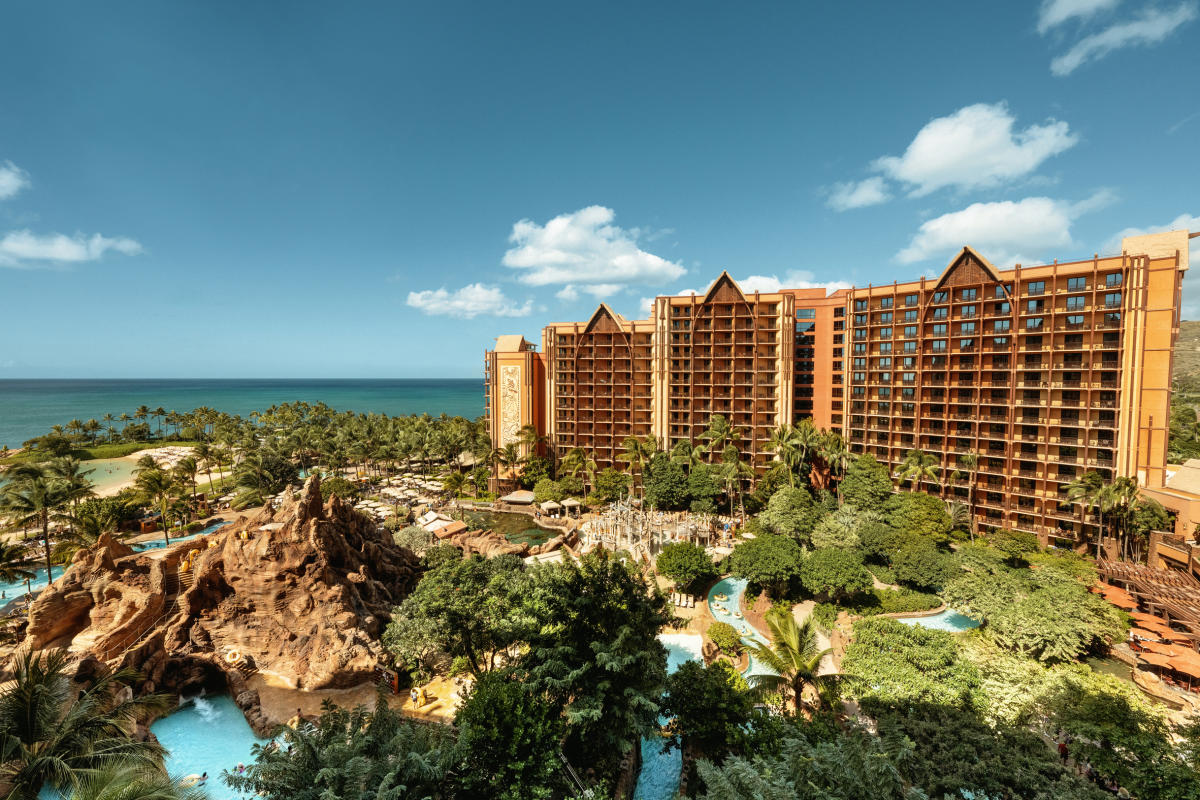 Aulani, A Disney Resort and Spa pool and grounds in Ko Olina, Oahu