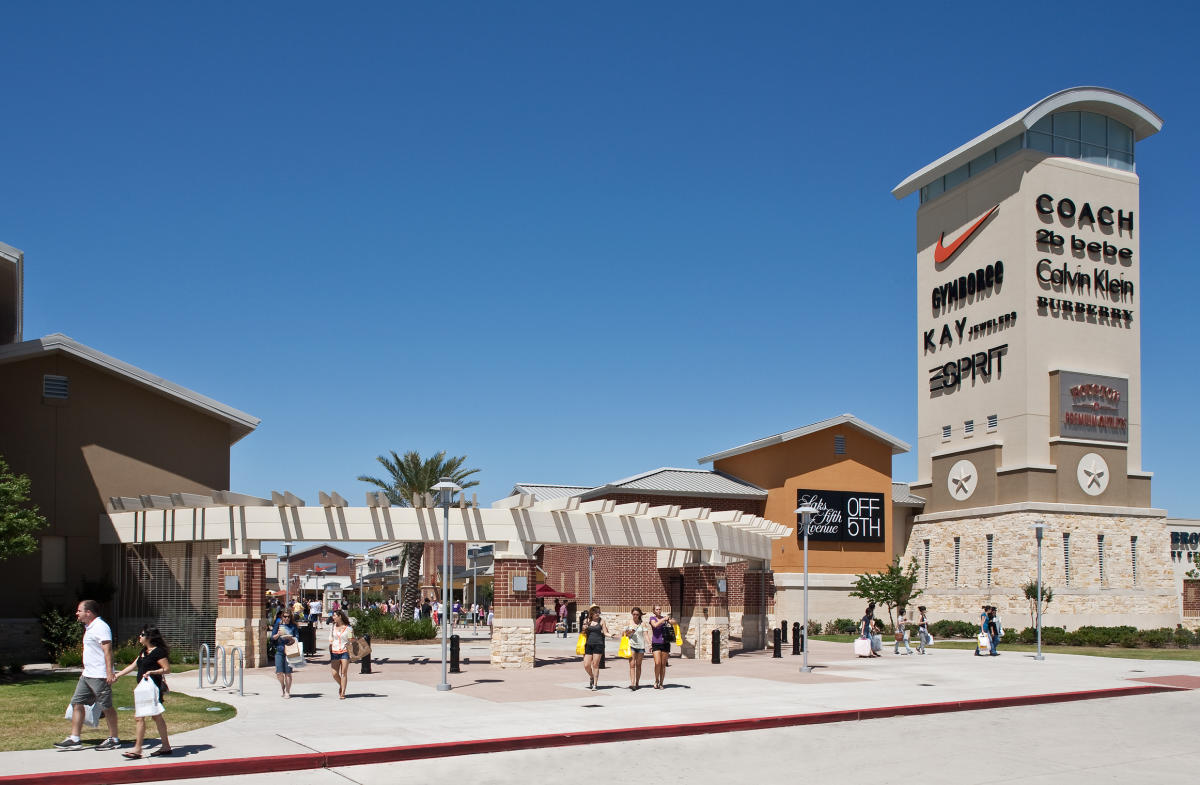 Saks OFF 5TH at Houston Premium Outlets® - A Shopping Center in