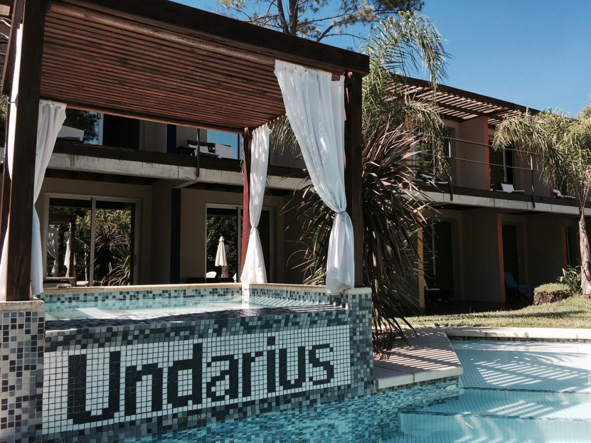 Undarius Hotel (exclusively gay men)