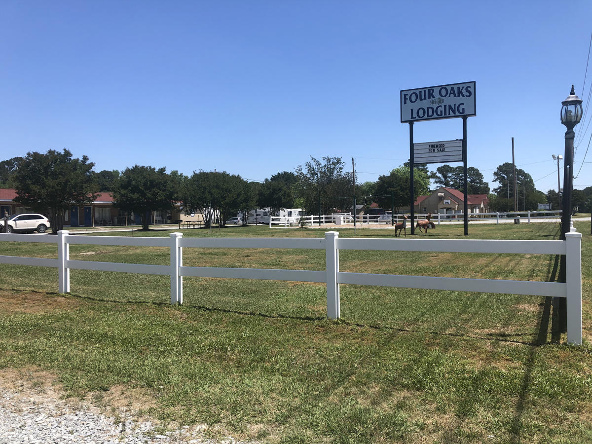 Four Oaks Lodging
