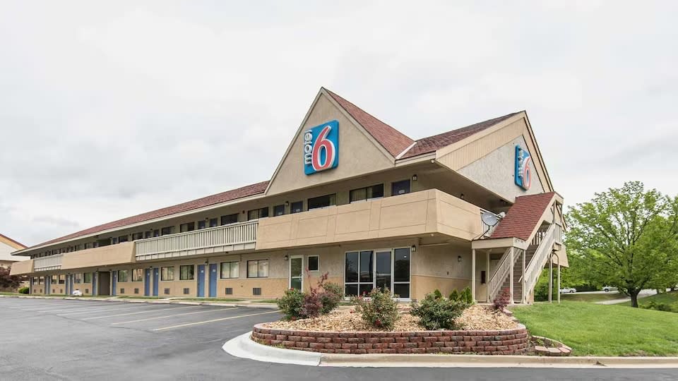 Motel 6 - Overland Park KS, 66211