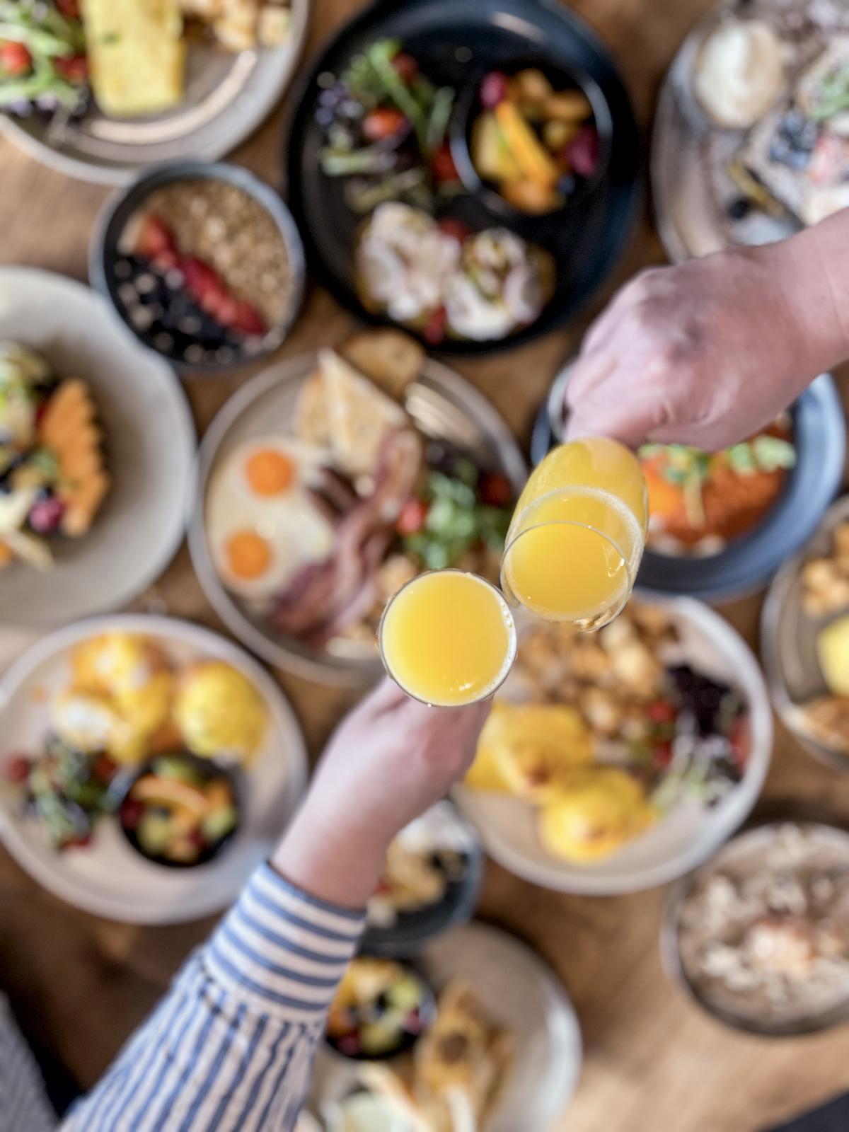 OAK + CRU Social Kitchen & Wine Bar