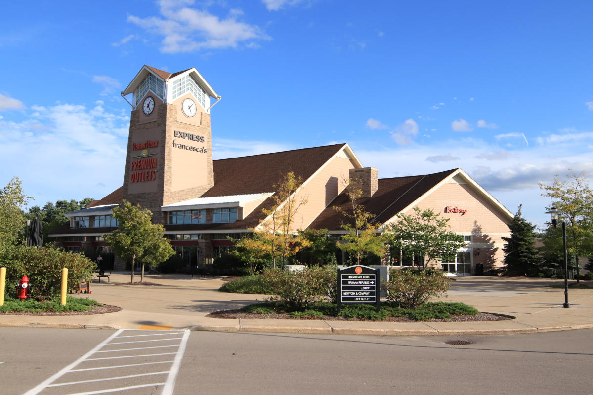 Pleasant Prairie Premium Outlets - Welcome lululemon Outlet! Now open at  Pleasant Prairie Premium Outlets in Suite 65 between Gap Factory and Tommy  Hilfiger. Their innovative products help you feel your best