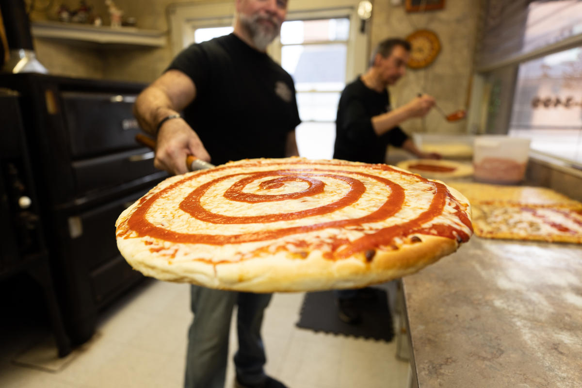 Tony's pizza near me discount
